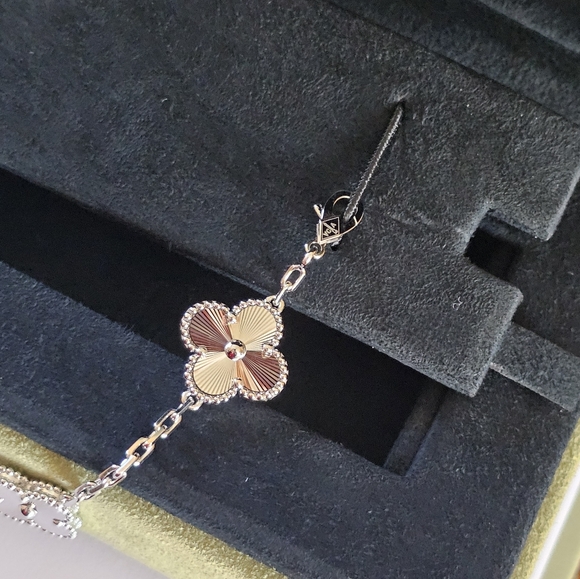 VAN CLEEF & ARPELS 18K White Gold Guilloche Vintage Alhambra Bracelet 5motif - Picture 5 of 16